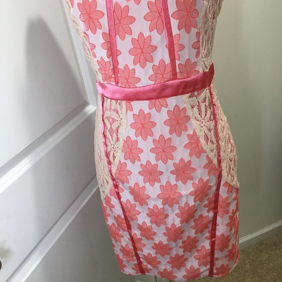 Perfect Satin/Floral Lace Dress - Picture 4 of 12